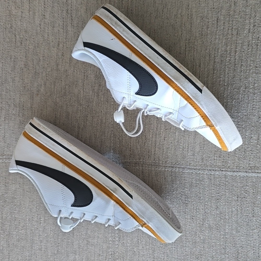 Nike White and Black Leather Sneakers Sz 8.5